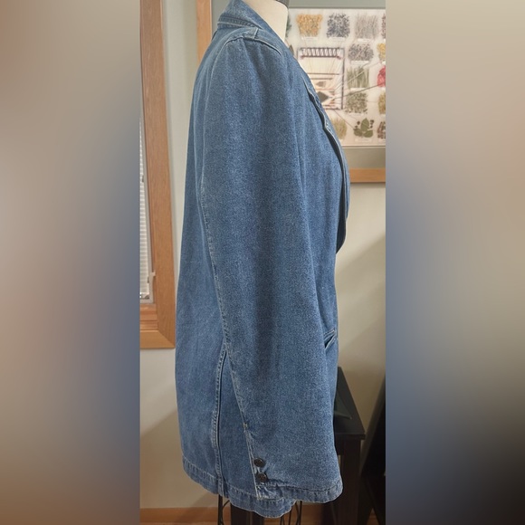 Vintage 1980’s (shoulder pads!) Liz Claiborne denim blazer in size 8 - Picture 3 of 10